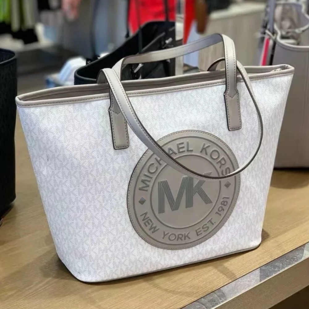 ⚠️LAST ONE⚠️ Michael Kors Fulton Sport Medium Tote - Picture 2 of 6